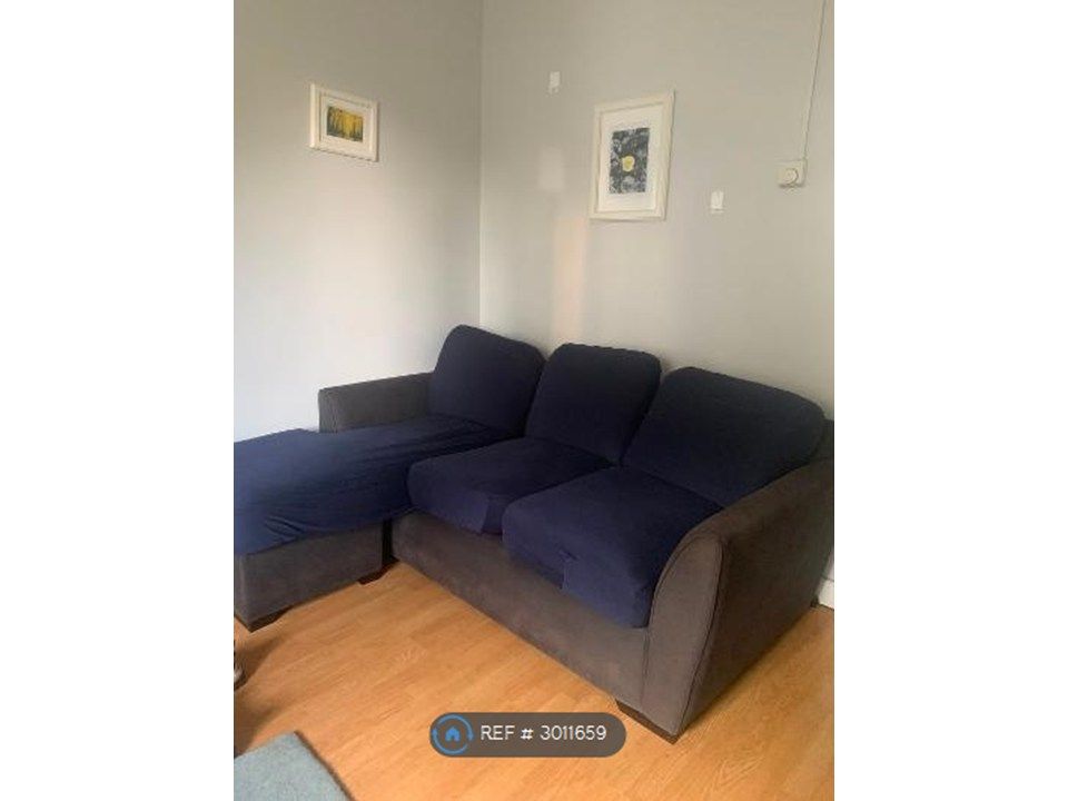 Property photo 1 of 18 Living Room