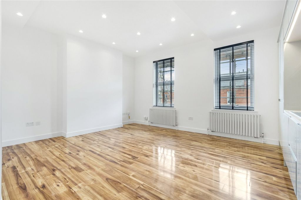 Property photo 2 of 10 Picture No. 15