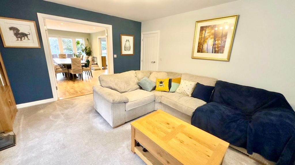 Property photo 3 of 30 Lounge