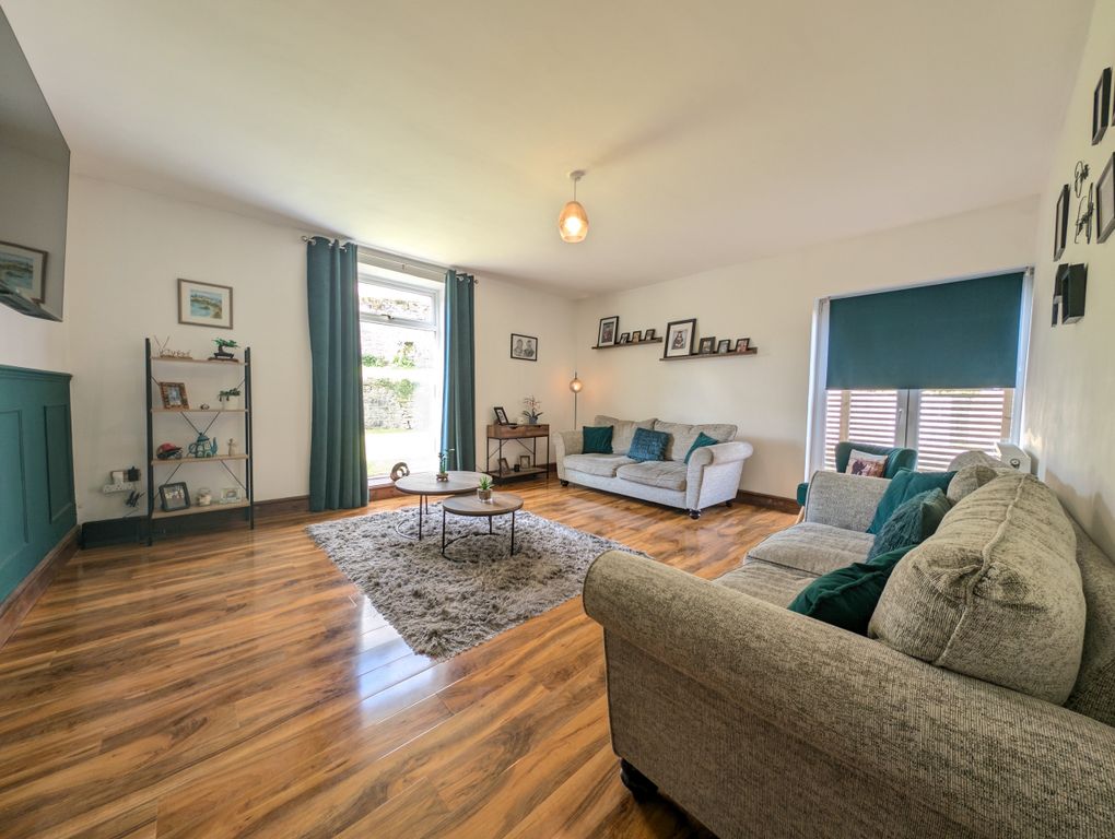 Property photo 2 of 35 Living Room