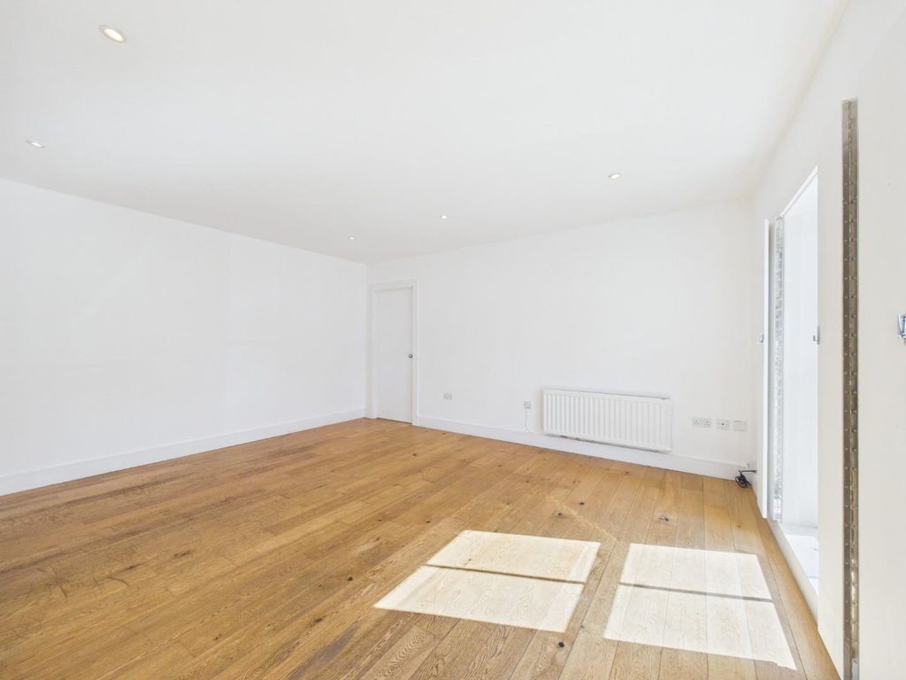 Property photo 3 of 17 Living Room