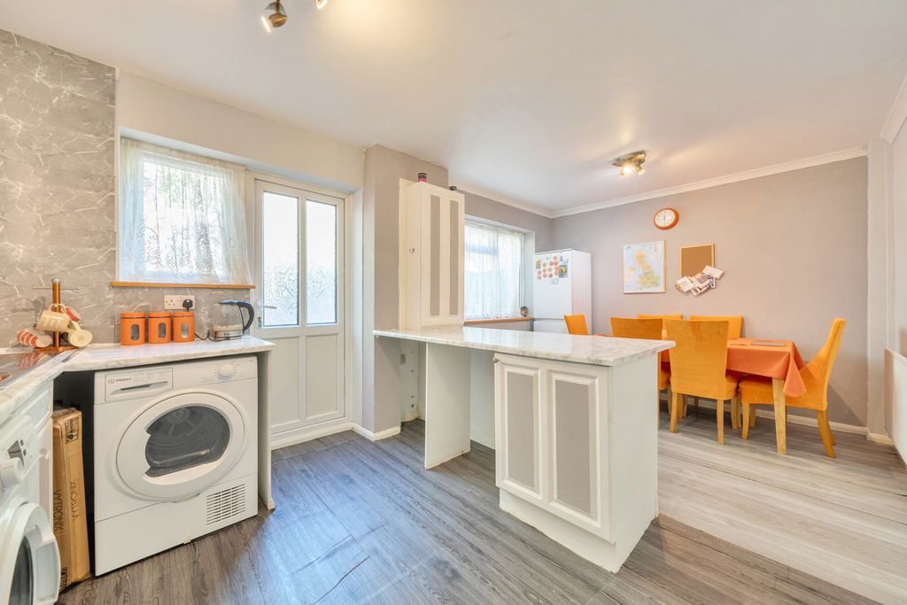 Property photo 1 of 20 1447280-13-69E8Af...