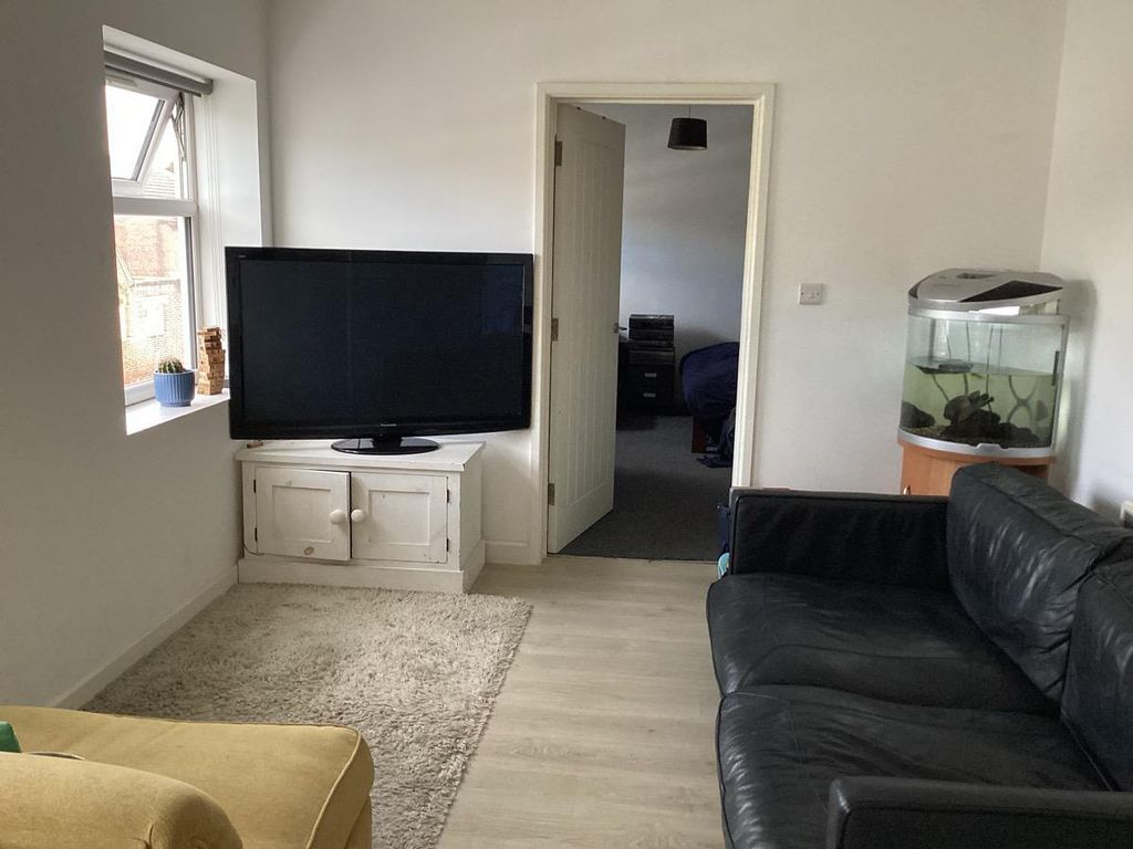 Property photo 2 of 4 Roomimage (13).Jpg