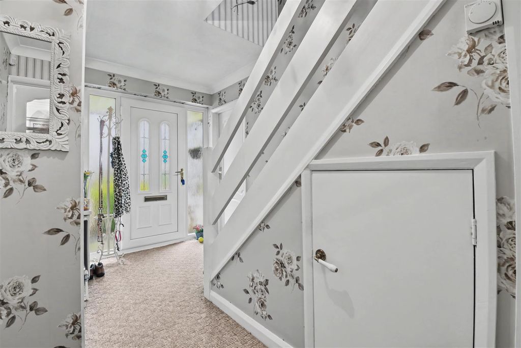 Property photo 2 of 22 Hallway