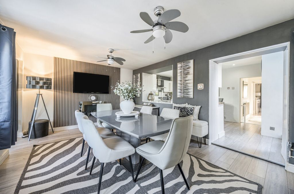 Property photo 3 of 21 1360091-9-68d4Ff3...