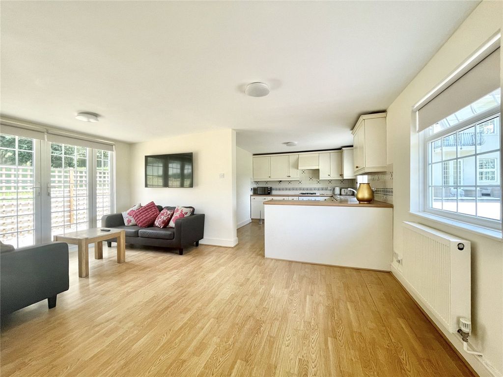 Property photo 3 of 11 Picture No. 12