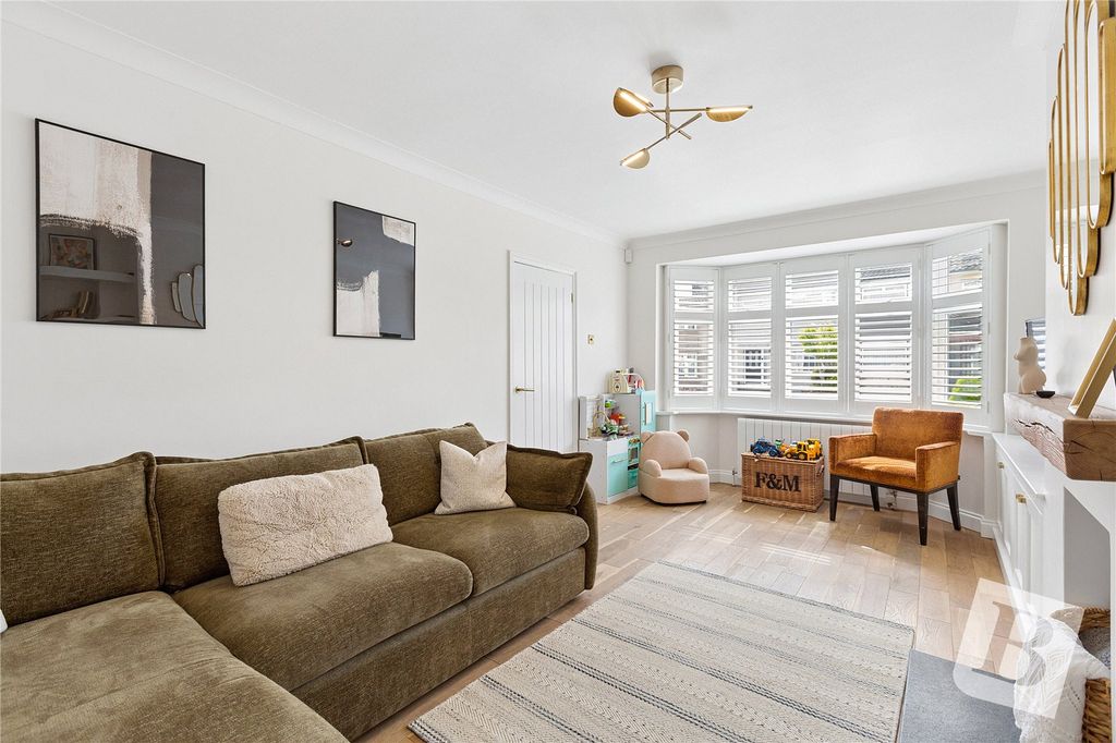 Property photo 3 of 16 Living Room