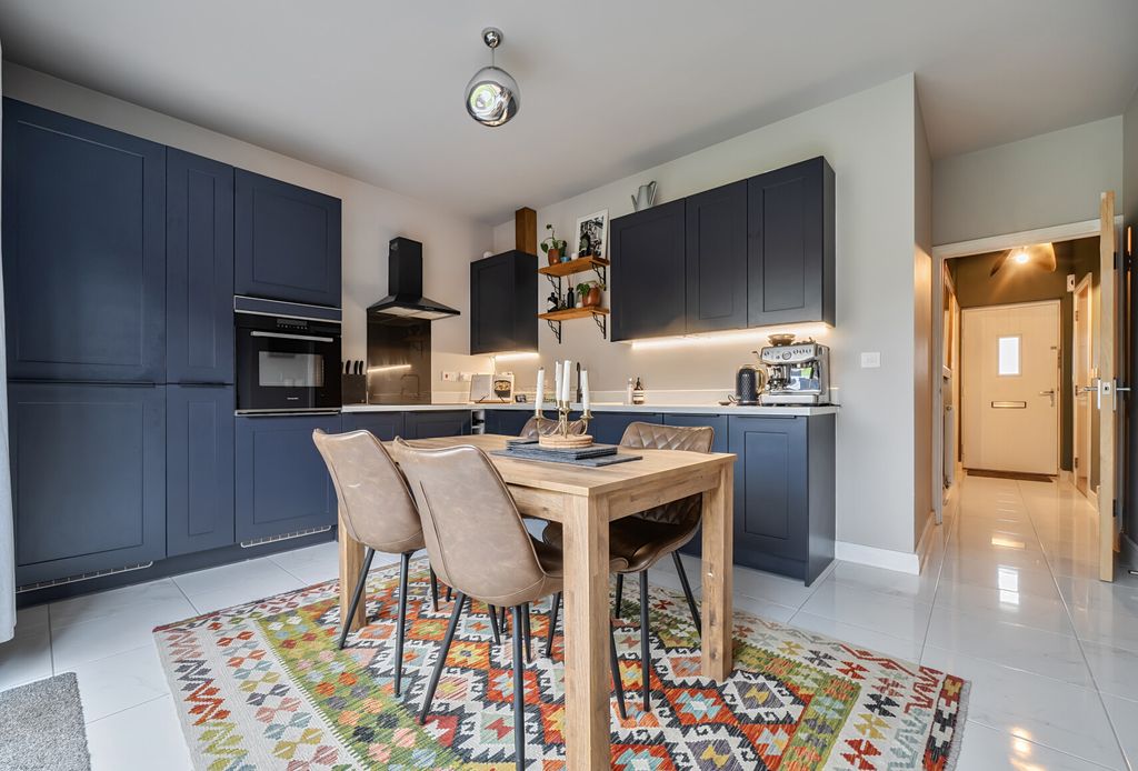 Property photo 3 of 11 1383439-7-6924751...