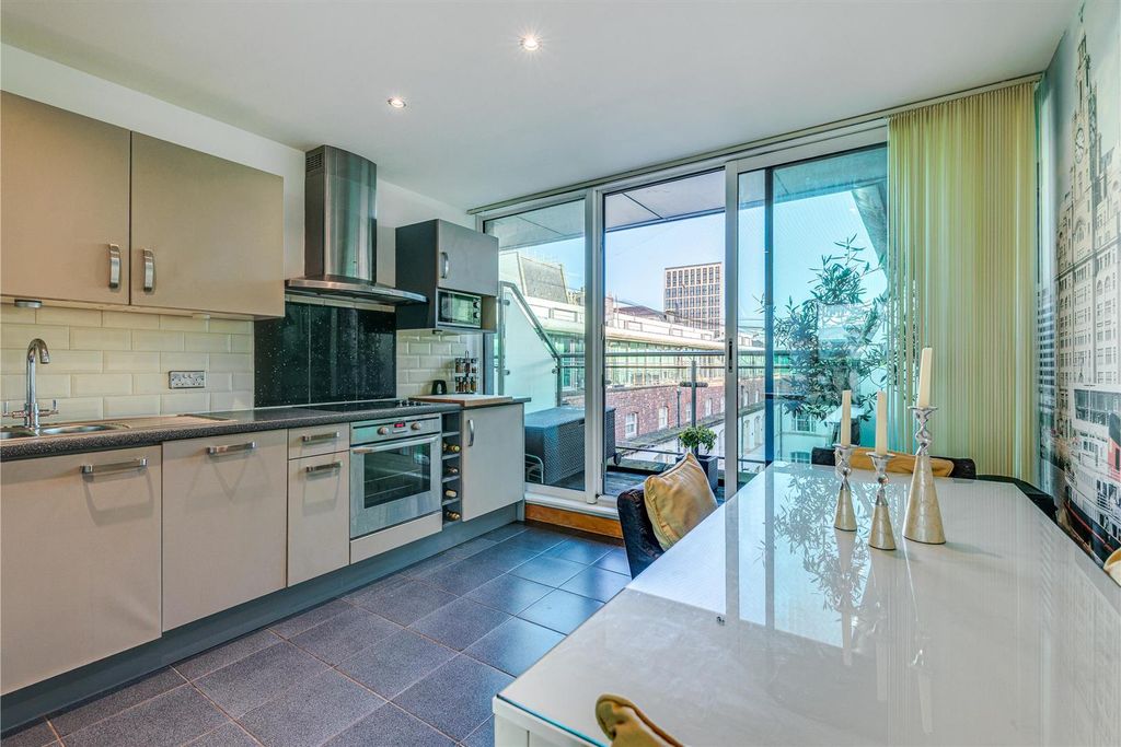 Property photo 2 of 30