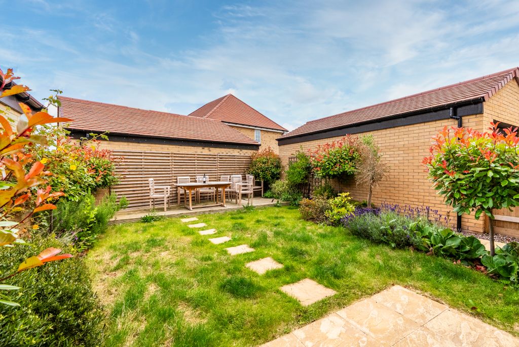 Property photo 2 of 24