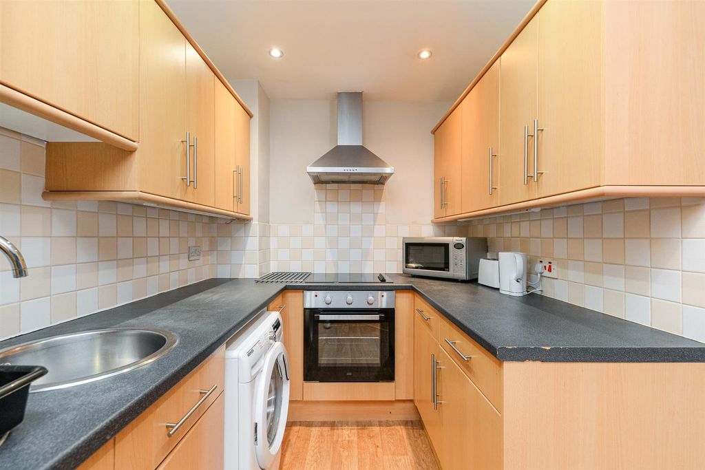 Property photo 2 of 14 474E860E-c6A5-4Eec-Ab1F-65Ab8c889F79.Jpeg
