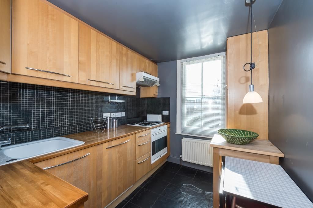 Property photo 2 of 11 Kitchen