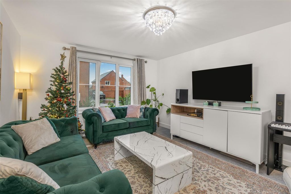 Property photo 2 of 19 9 Poulter Road, Banbury-8.Jpg