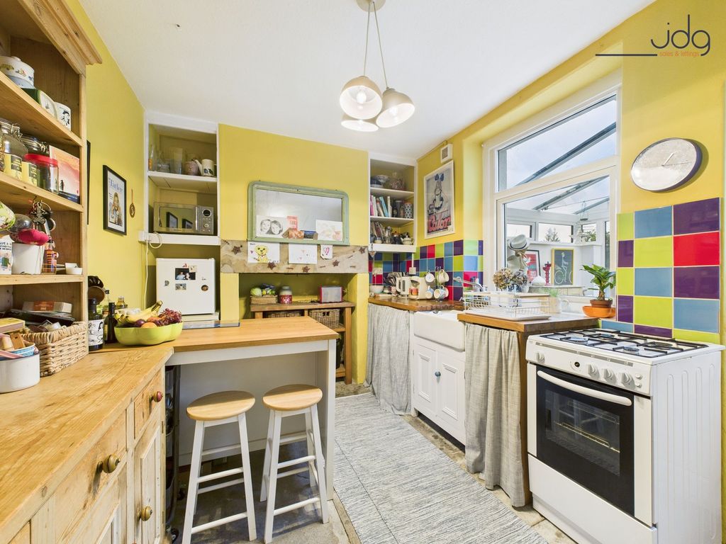 Property photo 3 of 14 Kitchen