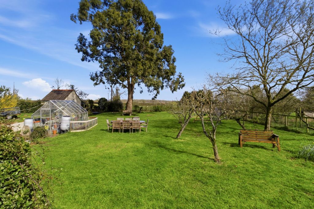 Property photo 2 of 20