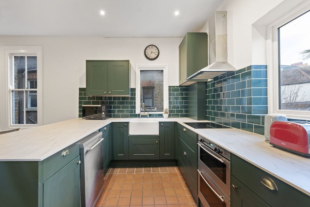 Property photo 2 of 22