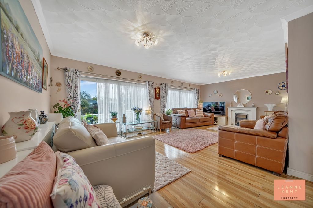 Property photo 2 of 40