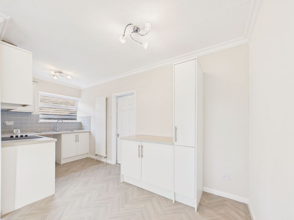 Property photo 2 of 9 Kitchen