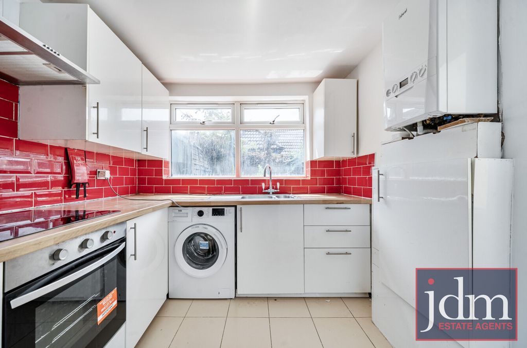 Property photo 3 of 16 E18Afdc1-d427-46E...