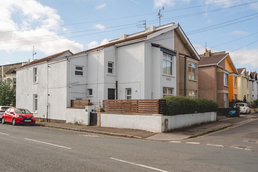 Property photo 1 of 9 9