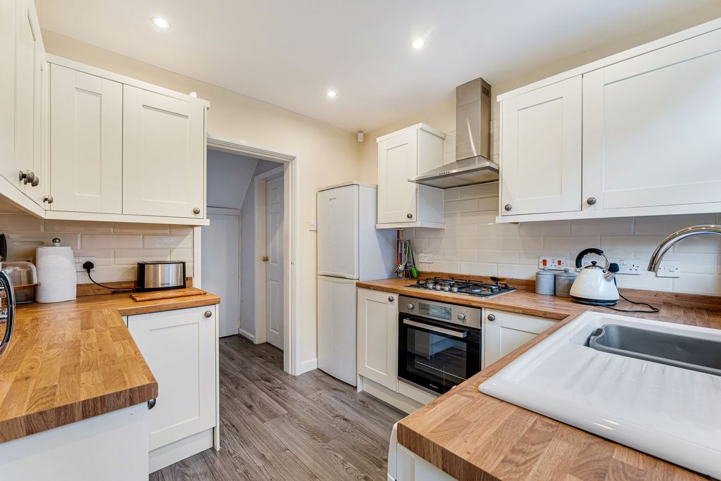 Property photo 2 of 20