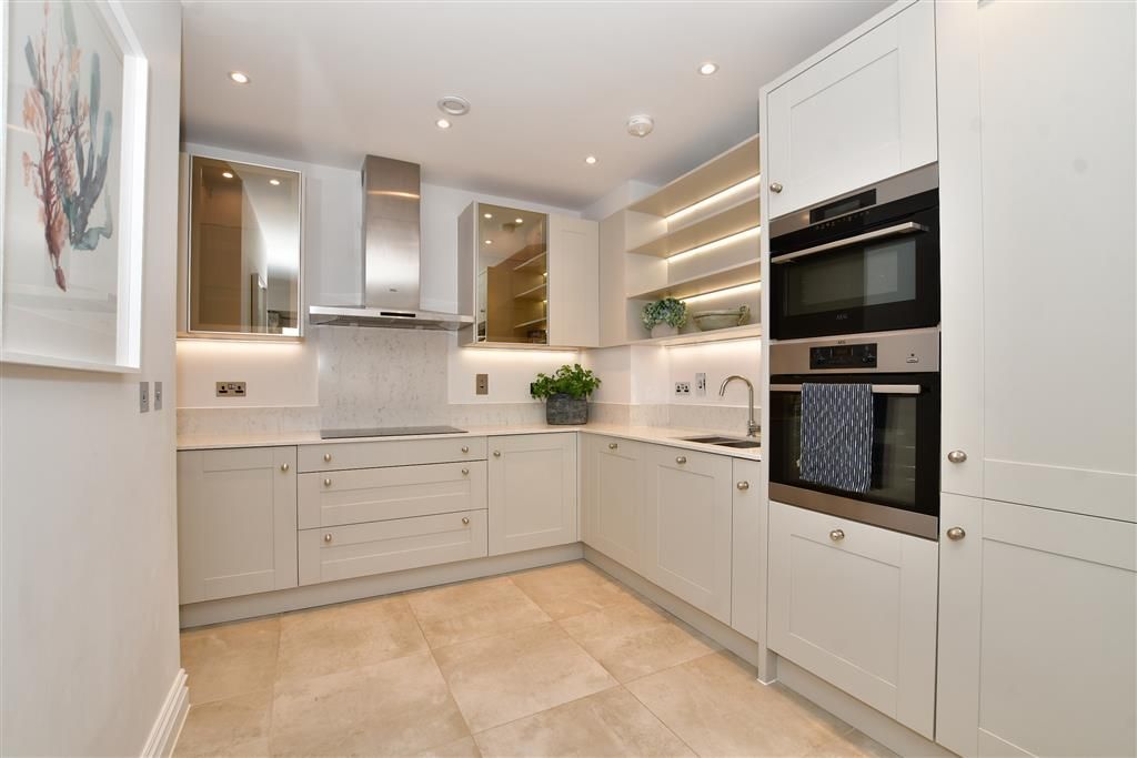 Property photo 3 of 9 Kitchen / Dining Room
