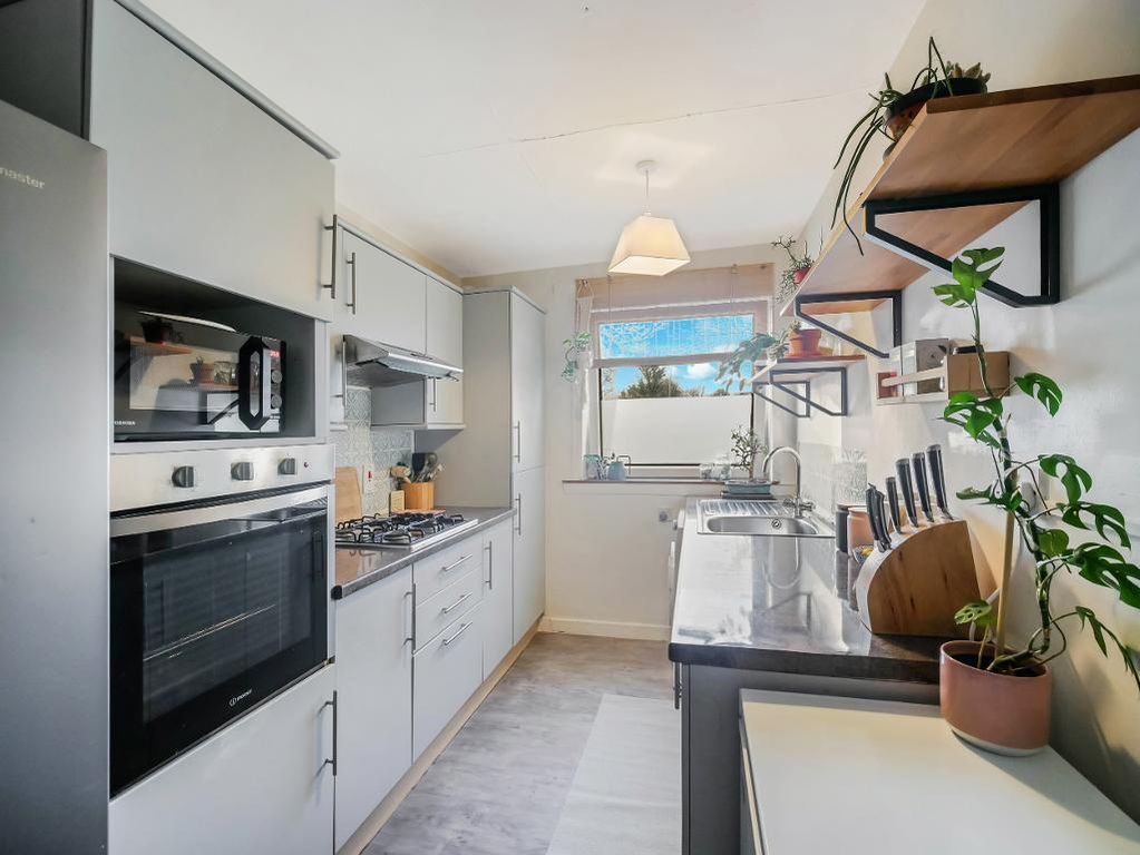 Property photo 3 of 21 Kitchen