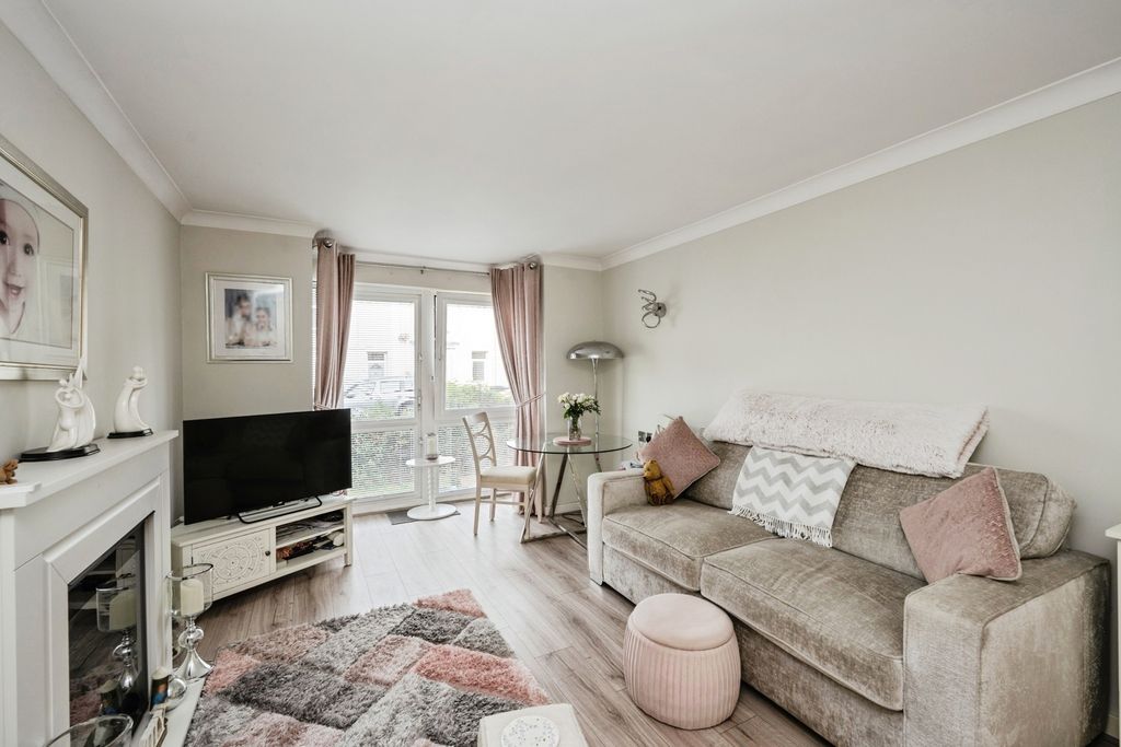 Property photo 3 of 17 Pbox-Img.Jpg