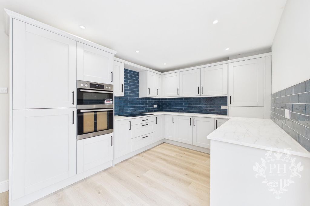 Property photo 2 of 16 Cam01415G0-Pr0437-Still012.Jpg