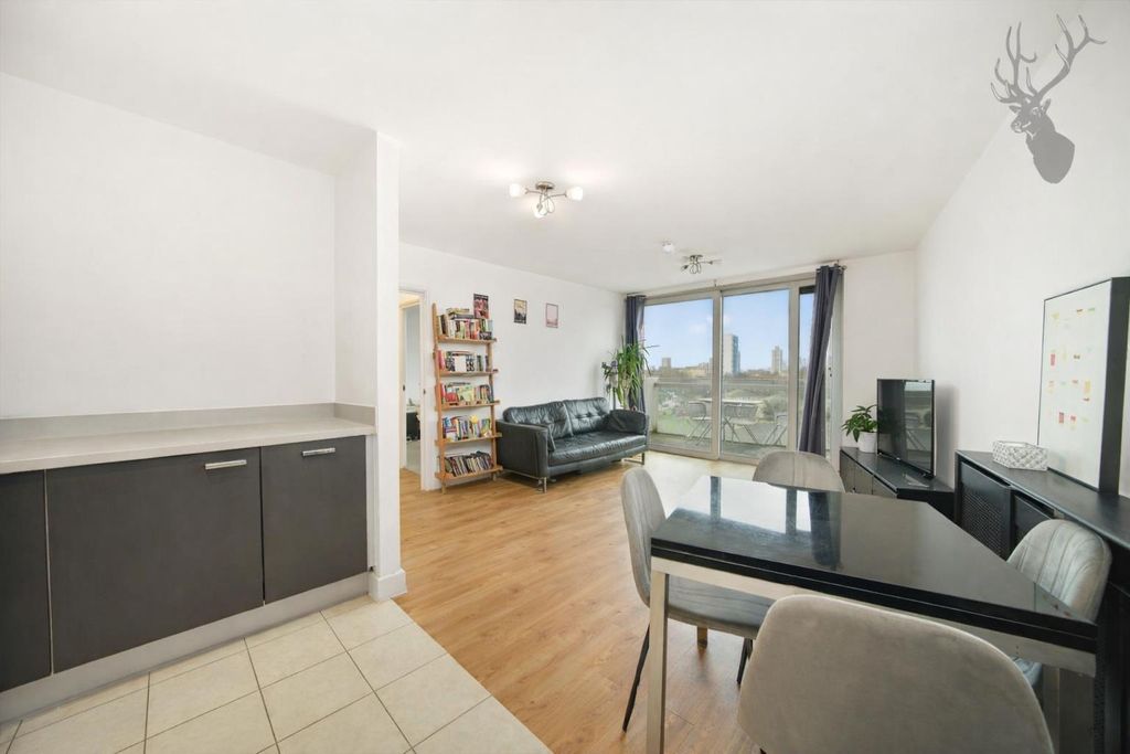 Property photo 2 of 18