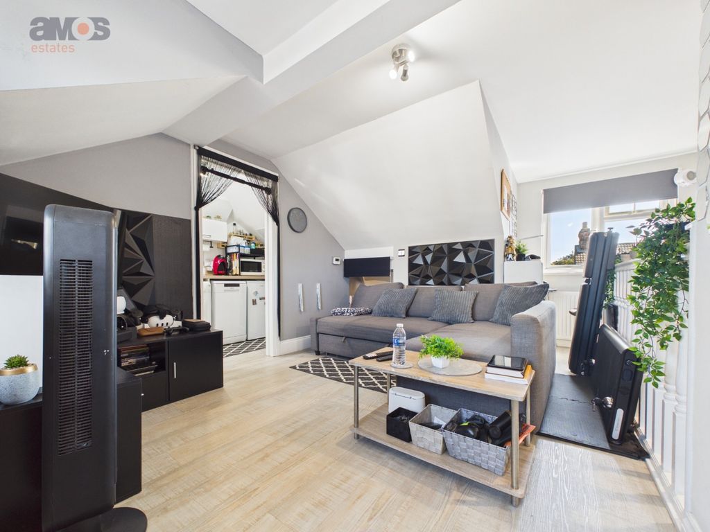 Property photo 3 of 11 5424256