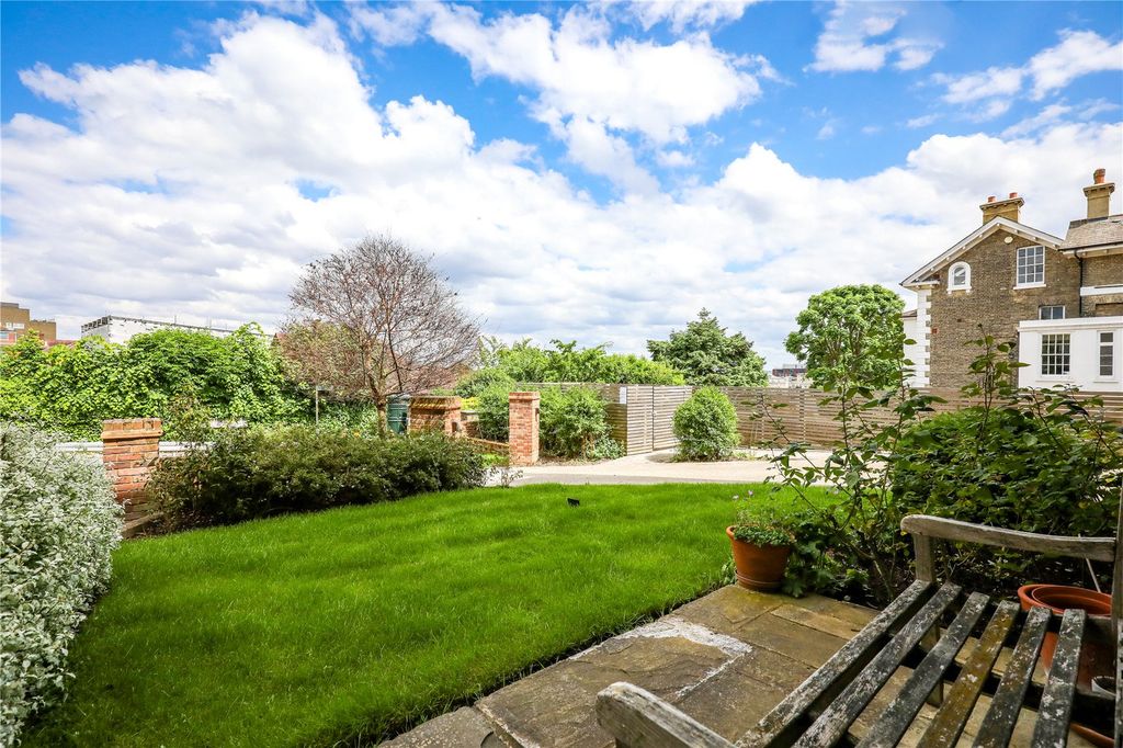 Property photo 2 of 15 Picture No. 11