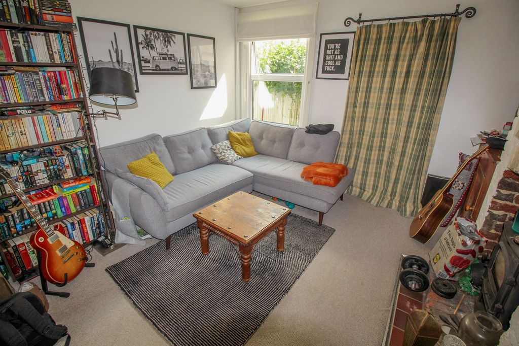 Property photo 3 of 10 Lounge