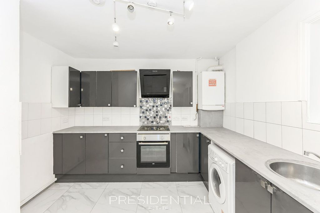 Property photo 3 of 27