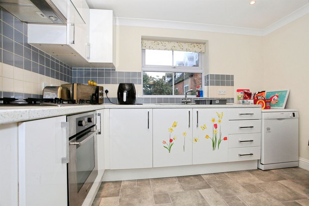 Property photo 2 of 17