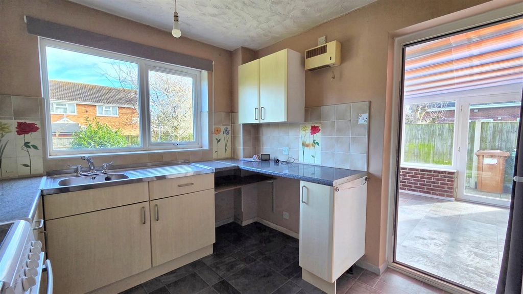 Property photo 3 of 14 Kitchen