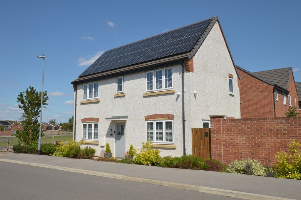 Property photo 1 of 32