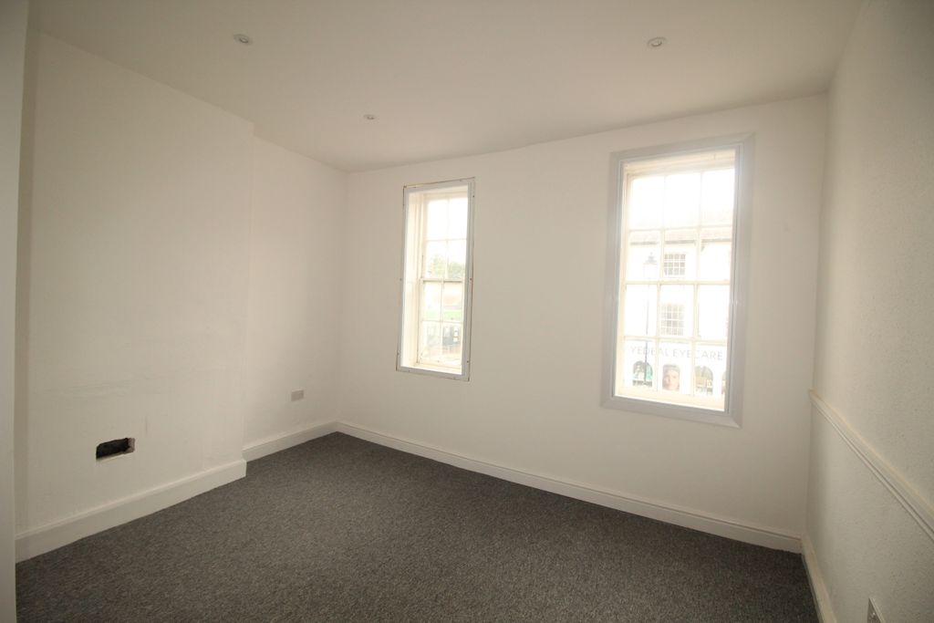 Property photo 3 of 5 Double Bedroom