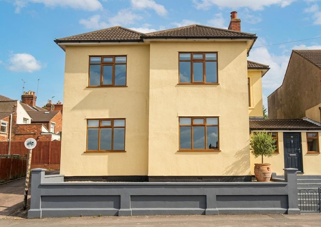 Property photo 1 of 13 Front.Png