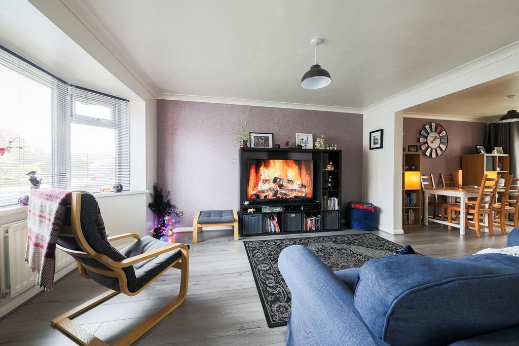 Property photo 3 of 18 Living Room