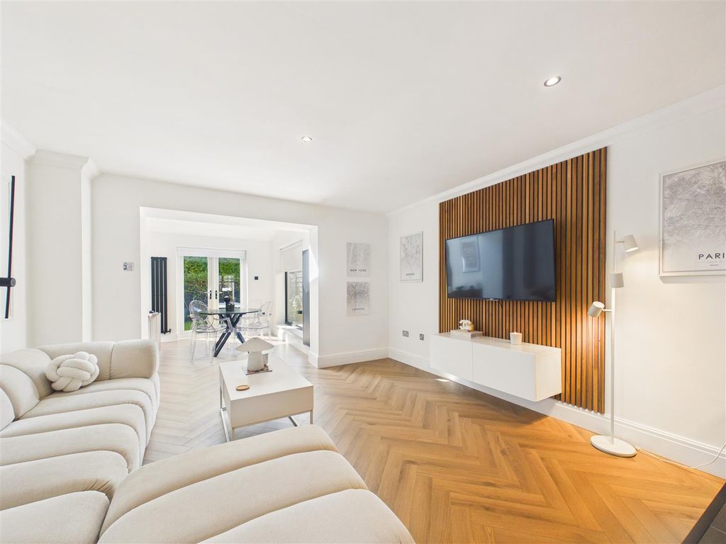 Property photo 2 of 17 Cam05451G0-Pr0126-Still004.Jpg