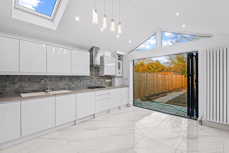 Property photo 1 of 16 Photo 8