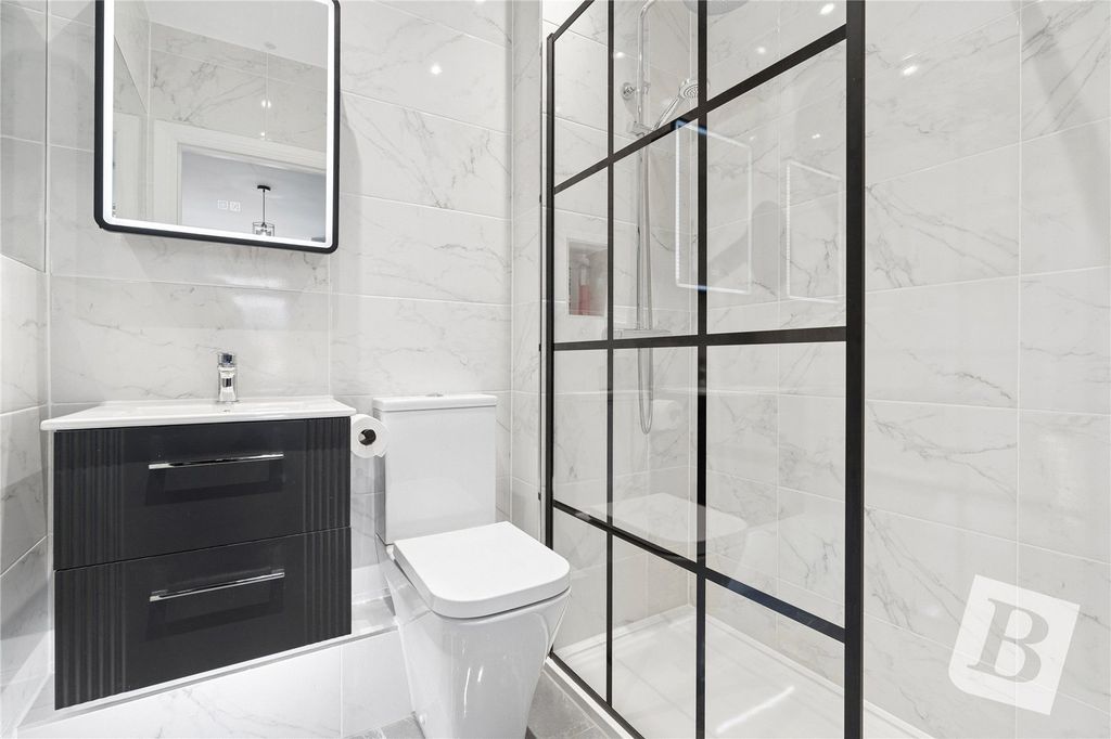 Property photo 2 of 14 Ensuite