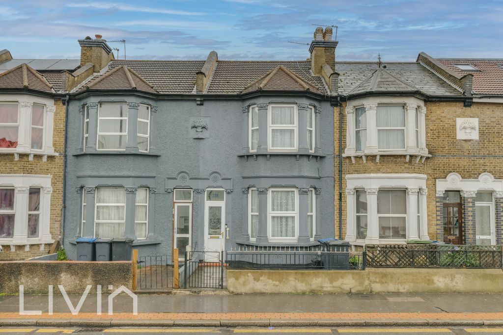 Property photo 1 of 11 218 Whitehorse Road, Cr0 - 19