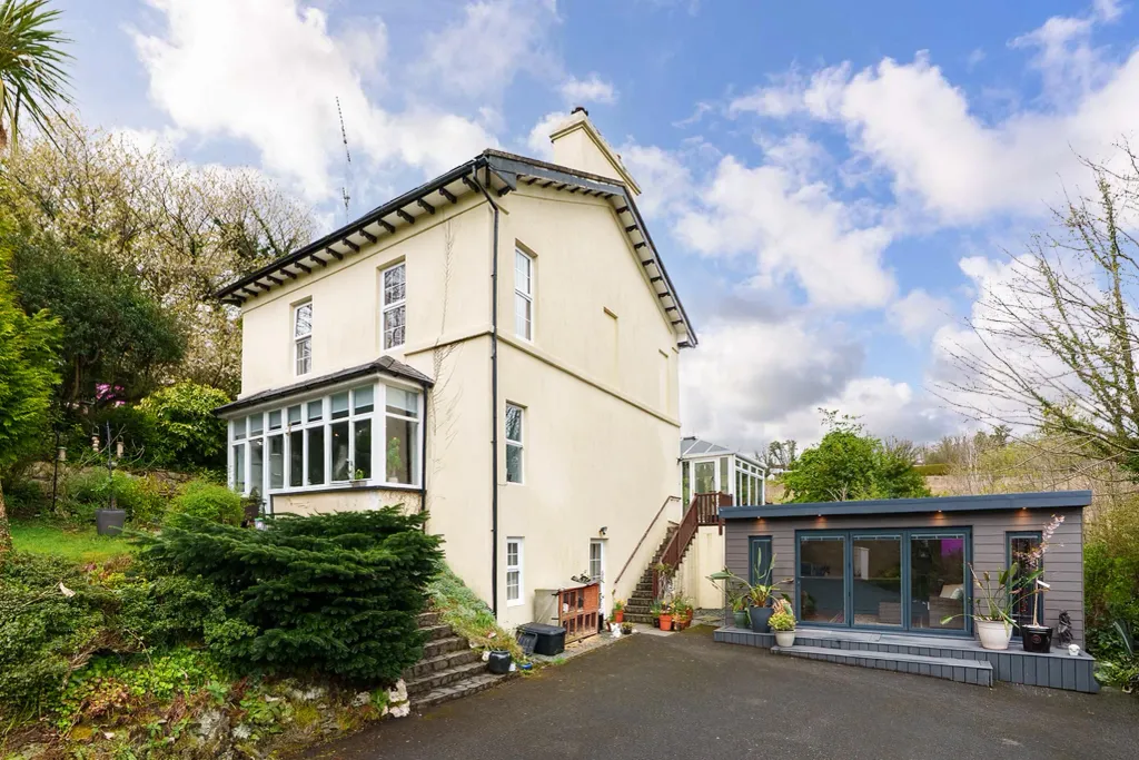 Property photo 1 of 36