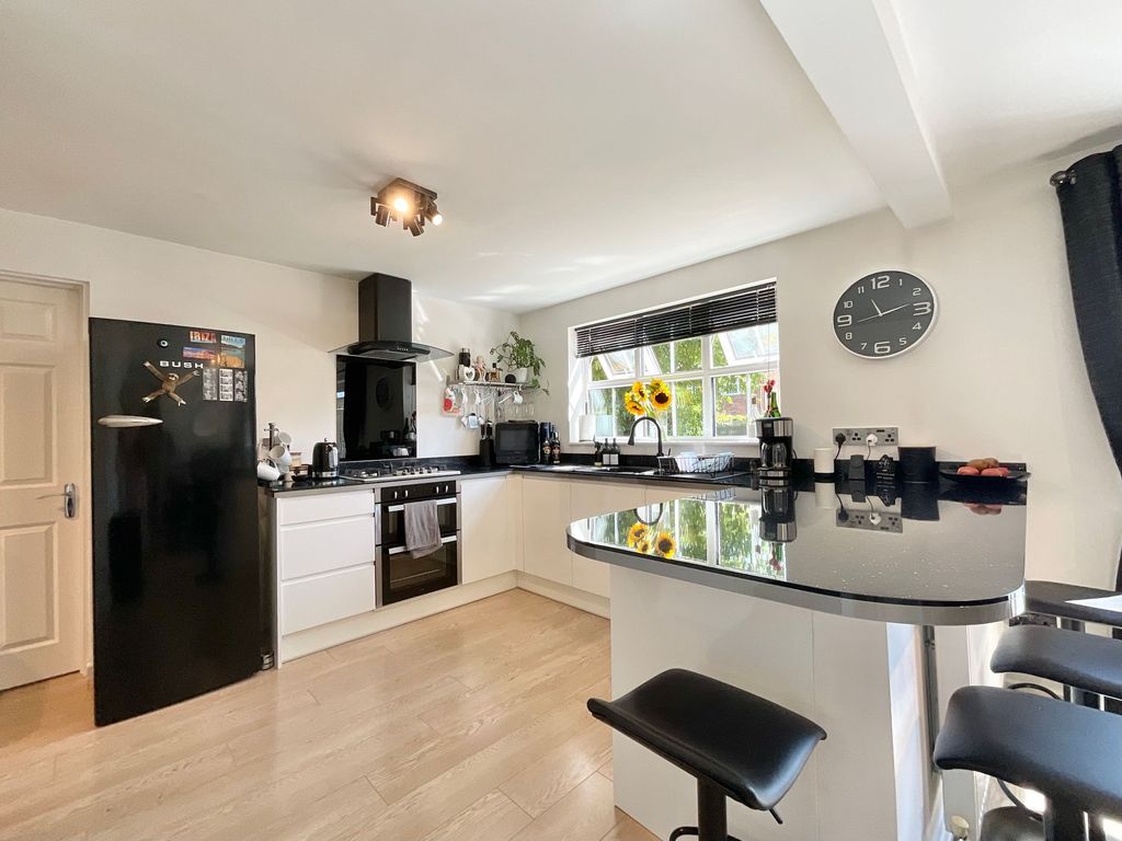 Property photo 3 of 21
