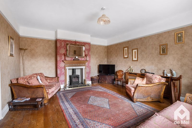 Property photo 3 of 17 Photo 9