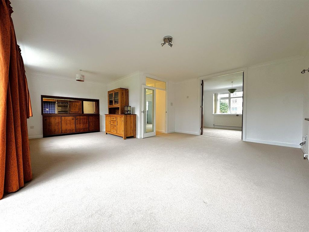 Property photo 2 of 15 Living Room