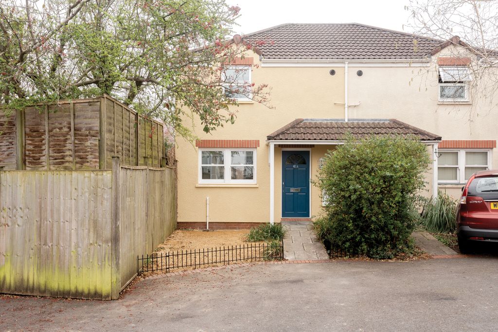 Property photo 3 of 10 1