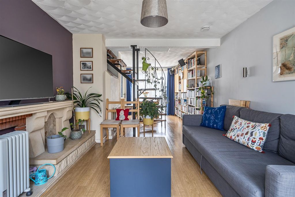 Property photo 3 of 13 1408993-6-698F936866B4E.Jpg